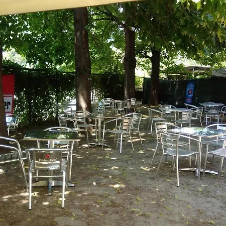 Pub Ristorante Nigra מלון מונז'ובט