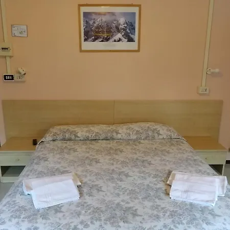 Pub Ristorante Nigra מונז'ובט