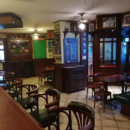 Pub Ristorante Nigra מונז'ובט